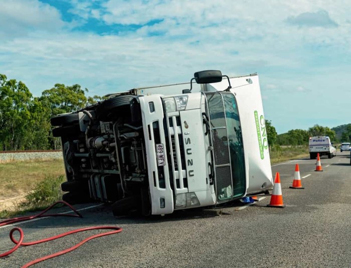 In Florida, Should I Contact a Lawyer After a Serious Truck Accident?